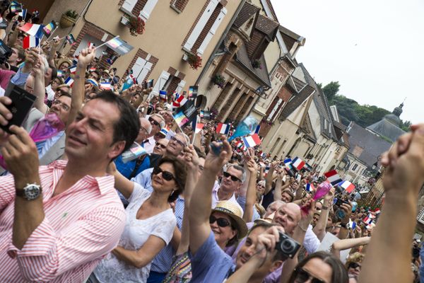 La foule en liesse en 2015, lors de l'annonce de l'inscription des paysages du champagne à l'Unesco. 