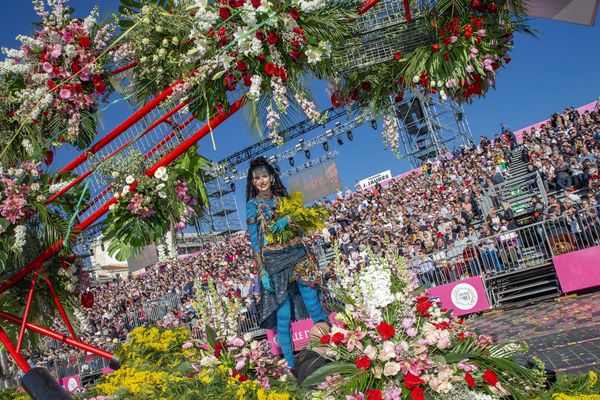 Le spectacle attire de nombreux spectateurs mais cette fois, tous n'ont pas pu entrer dans l'enceinte du périmètre du carnaval.