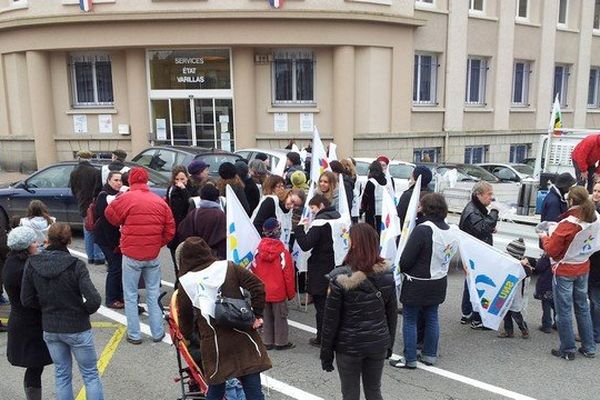 Une manifestation était organisée ce matin devant l'Inspection Académique de Guéret. 