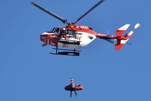 Valentin Giraud Moine héliporté après s'être blessé aux deux genoux, à Garmisch-Partenkirchen, le 27 janvier 2017. 
