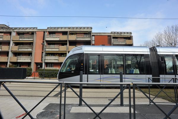 Le cycliste a percuté une rame du tramway sur la ligne T1 à Blagnac, près de Toulouse.