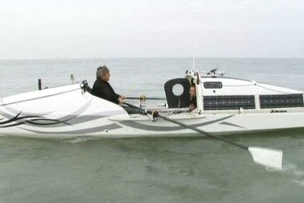 Charles Hedrich et Pierre-Marie Bazin à l'entraînement au large de La Rochelle