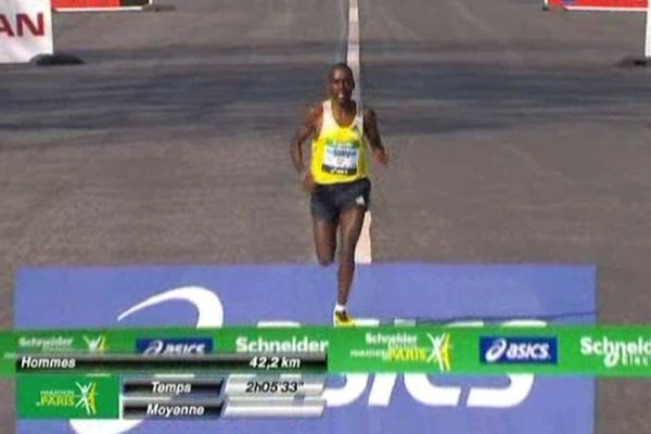 Peter Some a crée la surprise à l'arrivée du 37ème marathon de Paris