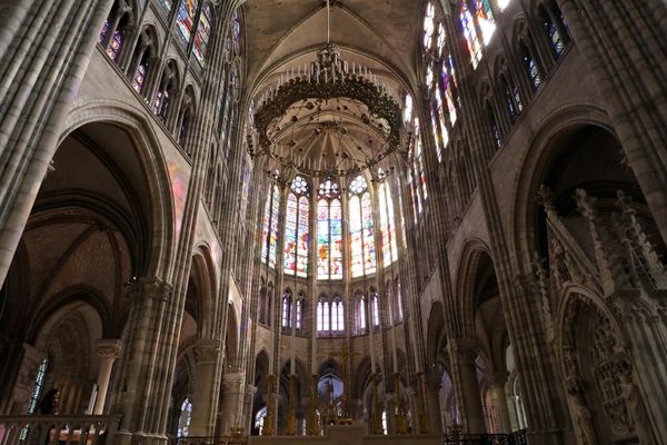 L'ancien prêtre de l'église des Lilas en  Seine-Saint-Denis suspendu suite à la révélation de son histoire avec une paroissienne   