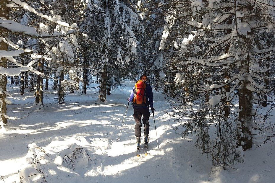 Nos 10 conseils pour se mettre au ski de randonnée alpin et profiter de la neige cet hiver