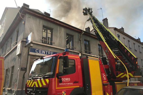 Un incendie a eu lieu, ce matin du 16 octobre, chez un carrossier du 9° arrondissement de Lyon