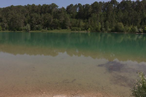 Trois étangs, dont un de 14 hectares, font partie du lot.