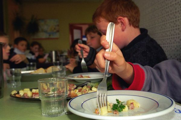 Les familles qui ne paient pas ou peu la cantine scolaire ont reçu un chèque alimentation de la part de la mairie de Brest