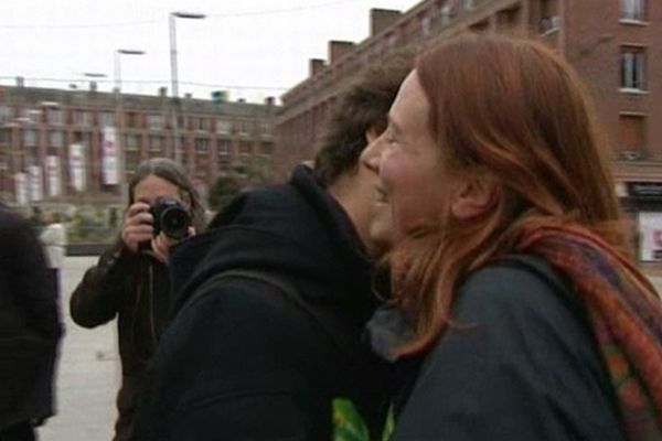 Opération Kiss In a Amiens dans le cadre des manifestations Mariage pour tous