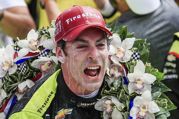 Simon Pagenaud explose de joie après sa victoire à Indianapolis le 26 mai 2019