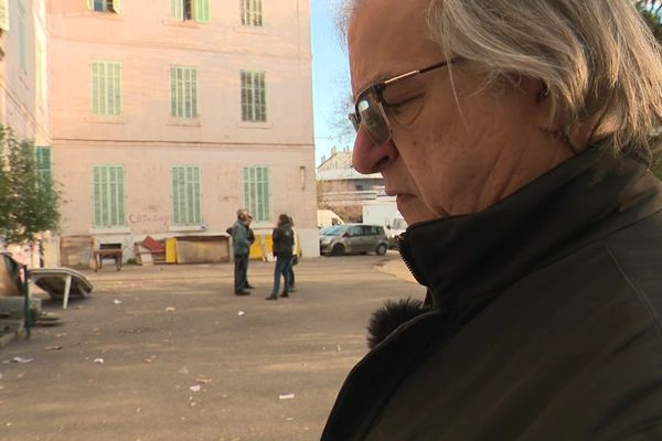L'acteur marseillais Gérard Meylan est venu soutenir les migrants demandeurs d'asile du squat Saint-Just.