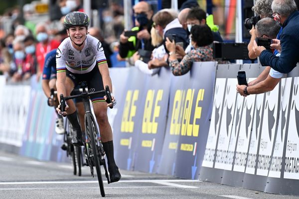 La Néerlandaise Annemiek Van Vleuten s'impose au sprint devant l'Italienne Longo Borghini et remporte le titre Européen à Plouay (Morbihan) - 27/08/2020