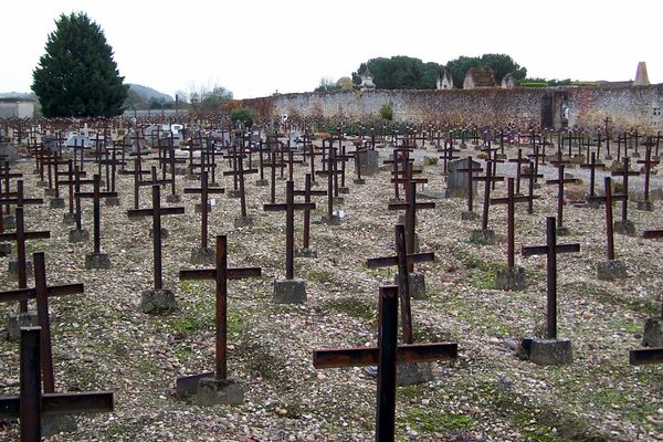 98 tombes de Poilus ayant perdu la raison se trouvent dans le "carré des combattants" à Cadillac.