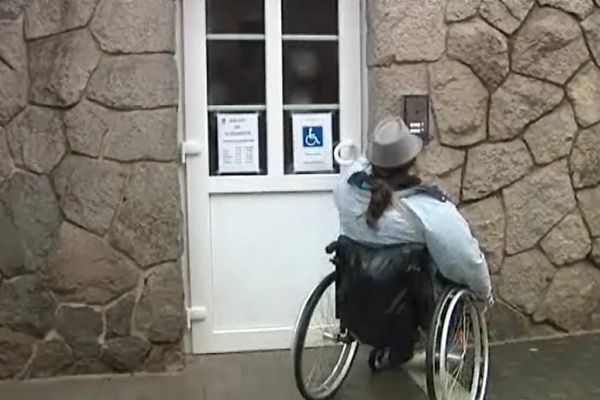 En 2011, la commune de Schirmeck a décidé de revoir tout le plan d'accès aux personnes handicapées dans les lieux publics.