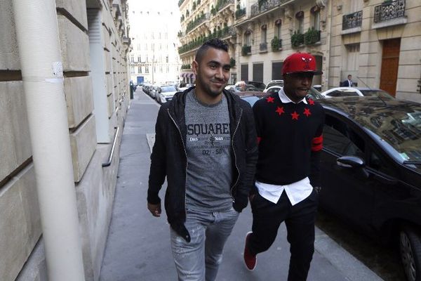 Dimitri Payet (à gauche) et Andre Ayew aux abords de la commission de discipline de la Ligue de Football à Paris.