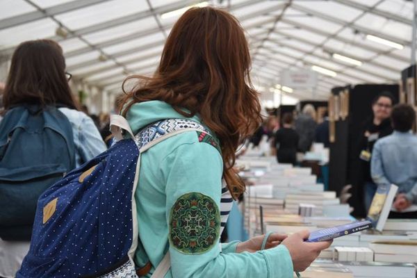 Le vendredi c'est la journée de la jeunesse au Livre sur la Place.