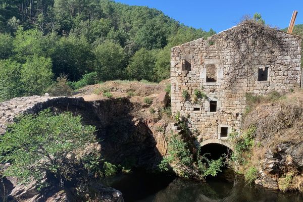 Le moulin Dupuy sur la commune de Saint-André-Lachamp