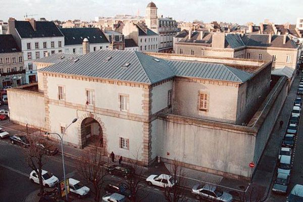 La prison du centre-ville de Cherbourg est aujourd'hui dans un état avancé de vétusté. 