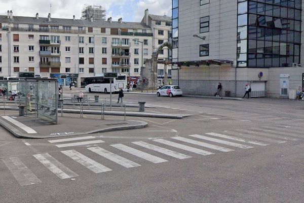 La gare routière de Rouen (Seine-Maritime) a été évacuée, mardi 22 octobre 2024, en raison d'une forte odeur de gaz.