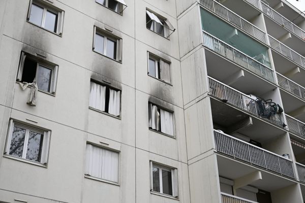 Suite à l'incendie mortel dans la nuit du 15 au 16 décembre 2022, 44 appartements avaient été impactés, dont dix fortement endommagés.