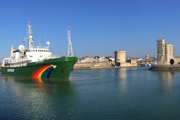 L'Esperanza lors de son arrivée à La Rochelle le 23 février 2018.