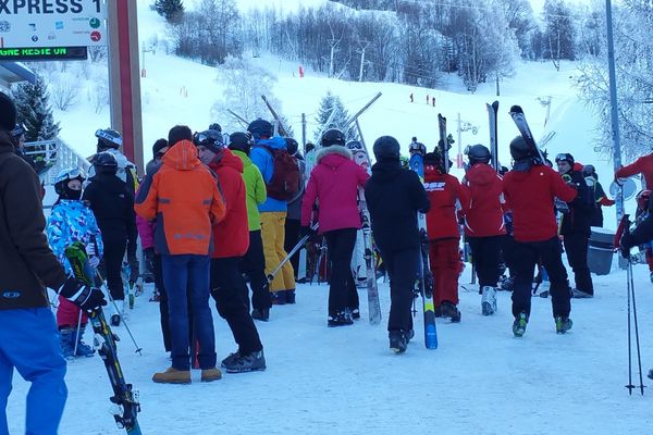 Des grévistes bloquent les remontées mécaniques des Deux-Alpes le 17 février 2016, image d'illustration.