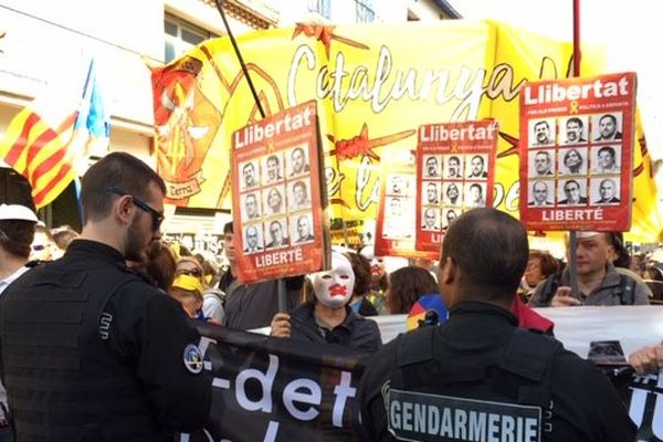 200 personnes sont venues manifester à Collioure à l'occasion de la venue de Perdo Sánchez, en soutien aux responsables politiques indépendantistes catalans jugés à Madrid