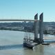 Le pont Chaban Delmas s'est levé pour accueillir les quatre voiliers, la veille du festival Bordeaux fête le vin.