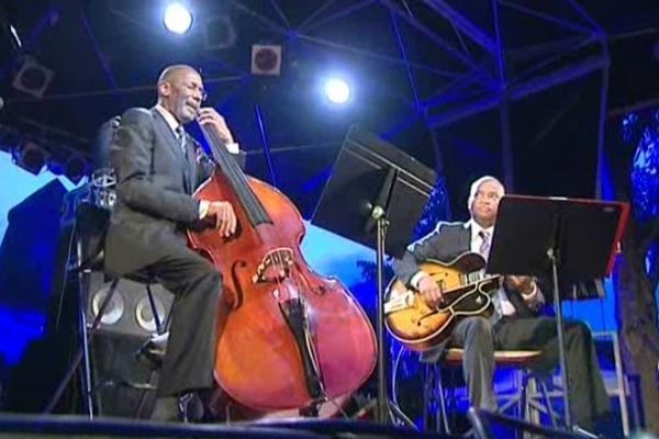 Le géant du jazz américain Ron Carter samedi soir à LA Petite Pierrer