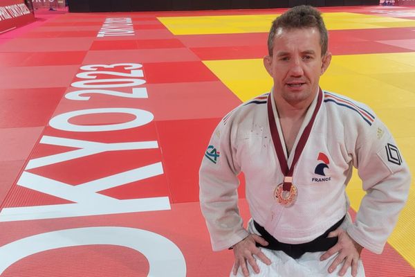 Le judoka multi-médaillé, Cyril Jonard, a remporté une nouvelle médaille mondiale, ce 5 décembre à Tokyo. Après cinq combats il décroche le bronze.