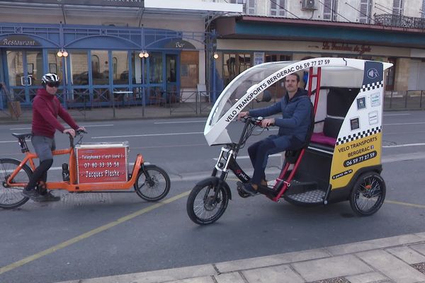 A Bergerac, cité périgourdine de moins de 30 000 habitants, Jacques Flashe assure toutes sortes de livraisons et Sylvain Legrand vient de lancer un service de vélo-taxi