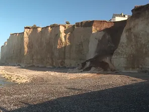 En novembre 2023, un éboulement de falaise s'était produit à Criel-sur-Mer, juste au-dessous d'un pavillon dont l'accès a été interdit par le maire.