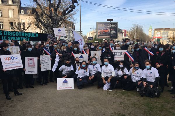 Commerçants et restaurateurs réunis à Limoges le 24 novembre 2020 pour exprimer leurs inquiétudes face à la crise sanitaire. 