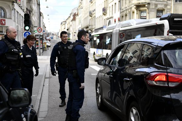 Les policiers au premier jour de confinement