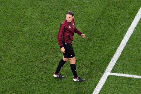 Stéphanie Frappart devient la première femme à arbitrer un match de la Coupe du Monde de football masculine