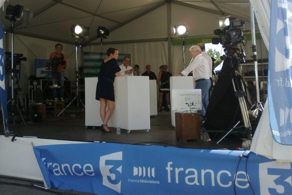 Le plateau de direct de France 3 au Congrès du PS