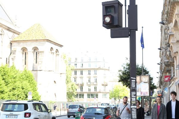 Il existe plus de 900 caméras dans les rues de Paris qui verbalisent les mauvaises pratiques des automobilistes.