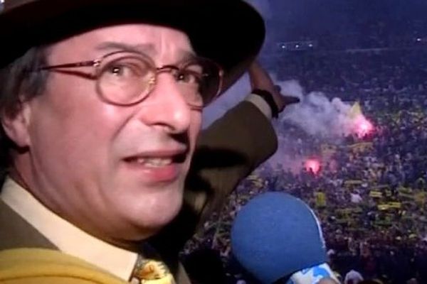 Guy Scherrer l'hommage au chapeau et à l'écharpe jaune