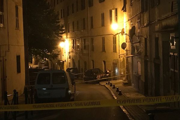 C'est ici, dans le quartier des Lubiacce, à Corte, que l'homme a été atteint de plusieurs balles en fin de soirée.