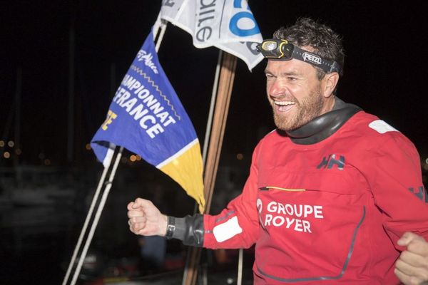 Anthony Marchand (Royer-Secours Populaire) en vainqueur de la 1ère étape de la Solitaire du Figaro à Saint-Quay-Portrieux - 29/08/2018