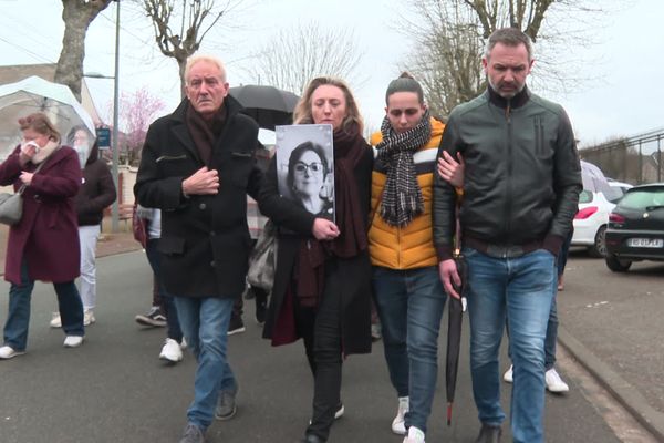 À Pithiviers en Loiret, une marche commémorative a été organisée ce dimanche 13 mars en mémoire à Nadia Guilleman.