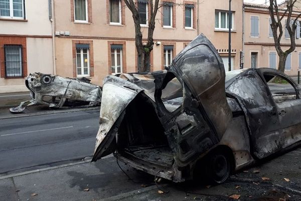 Véhicules incendiés allées Maurice Sarraut