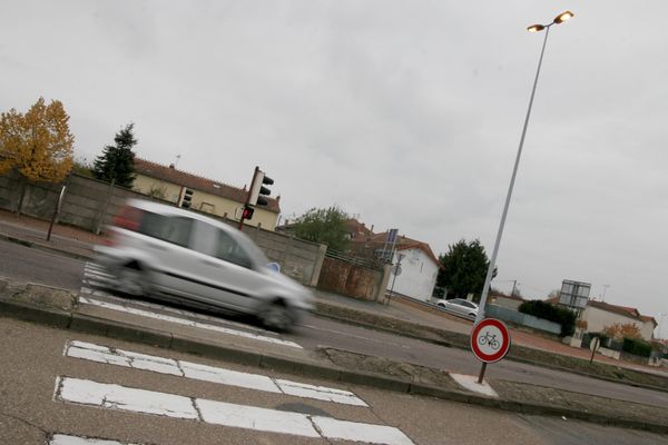 Huit femmes ont été agressées, dont une violée, alors qu'elles étaient en voiture, à Riorges dans la Loire. 