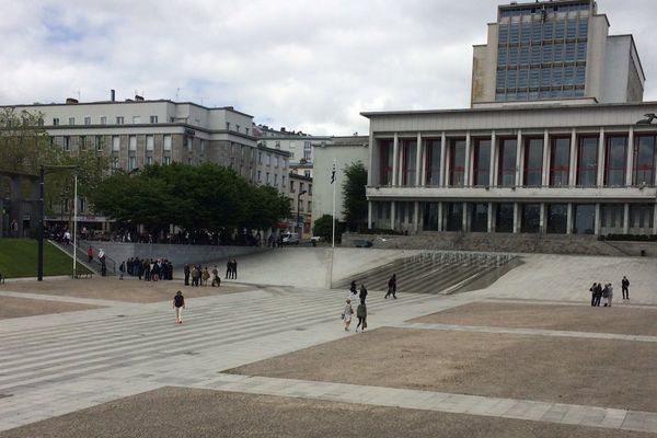 La mairie de Brest évacuée à cause d'un colis suspect