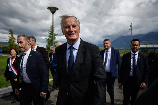 Les "CV de LR atterrissent sur le bureau de Michel Barnier", observe un sénateur amusé. Députés et ministres démissionnaires se verraient bien dans le nouveau gouvernement.