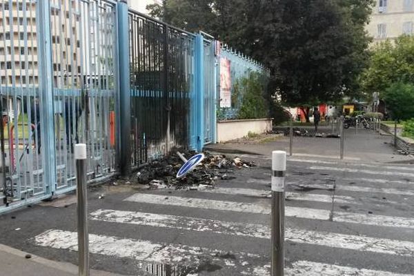 Devant la préfecture de Bastia ce jeudi matin.