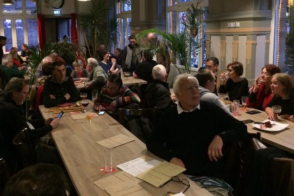 Une petite quarantaine de sympathisants a suivi la soirée électorale au café de l'observatoire 