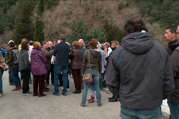 Plusieurs dizaines de personnes se sont mobilisées  contre les agissements d'un riverain de l'Esteron