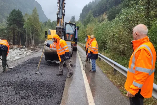 Les intempéries du 7 septembre 2024 avaient causé des dégâts considérables, emportant notamment une portion de la route A-138 au kilomètre 86, entre le tunnel et la localité de Parzan côté espagnol.