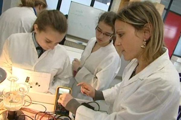 Cours de Sciences Physiques pour les élèves de Terminale S